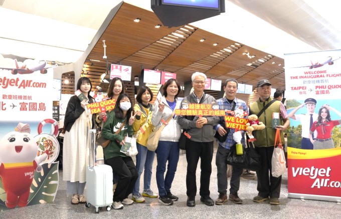 フーコック - 台北便の最初の乗客。写真：ダン・グエン