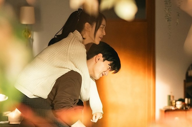 What's in Shin Hye Sun, Lee Jin Wook's healing movie?