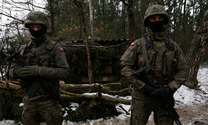 Polish soldiers near the border with Belarus in January 2022. Photo: Reuters