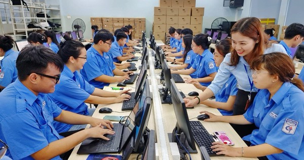 Ein College in Ho-Chi-Minh-Stadt nimmt Studenten im Hauptfach Halbleiter auf.