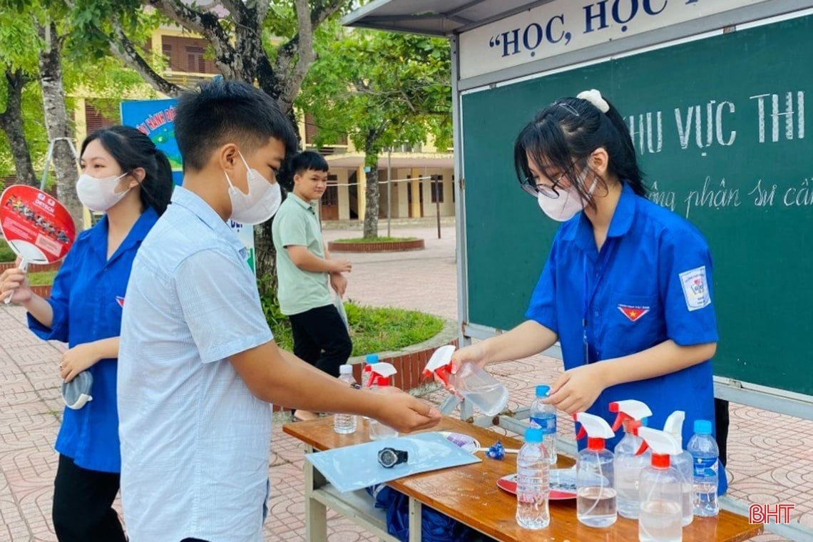 Acompañando a los estudiantes de Ha Tinh