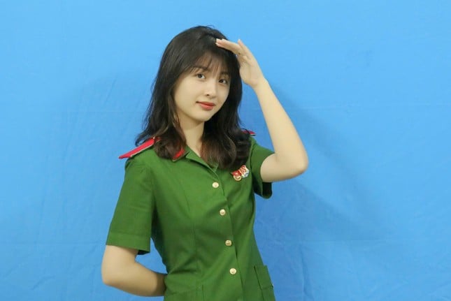 Bảng dài thành tích của 'bóng hồng' cảnh sát 10x Bảng dài thành tích của 'bóng hồng' cảnh sát 10x