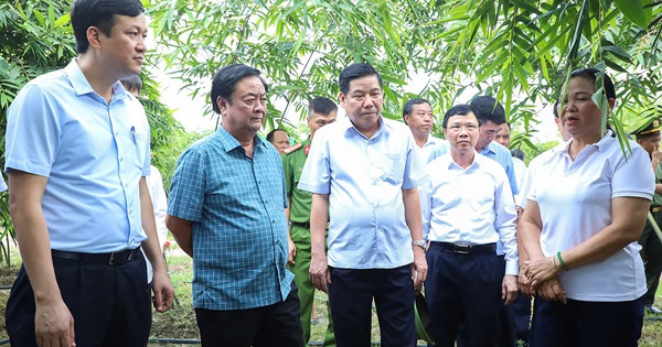 وزير "Xich Lo" - Le Minh Hoan فاز بجائزة الصحافة الوطنية عن "الزراعة الثلاثة"