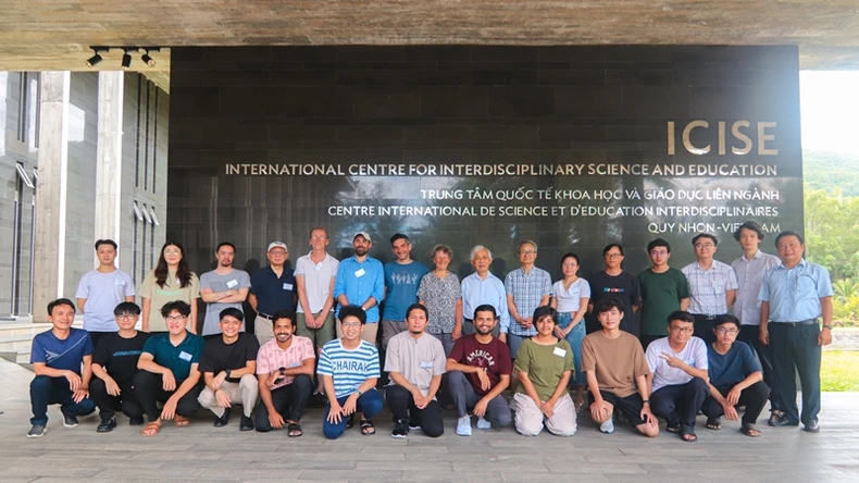 Eröffnung der 30. Vietnamesischen Physikschule Foto 2