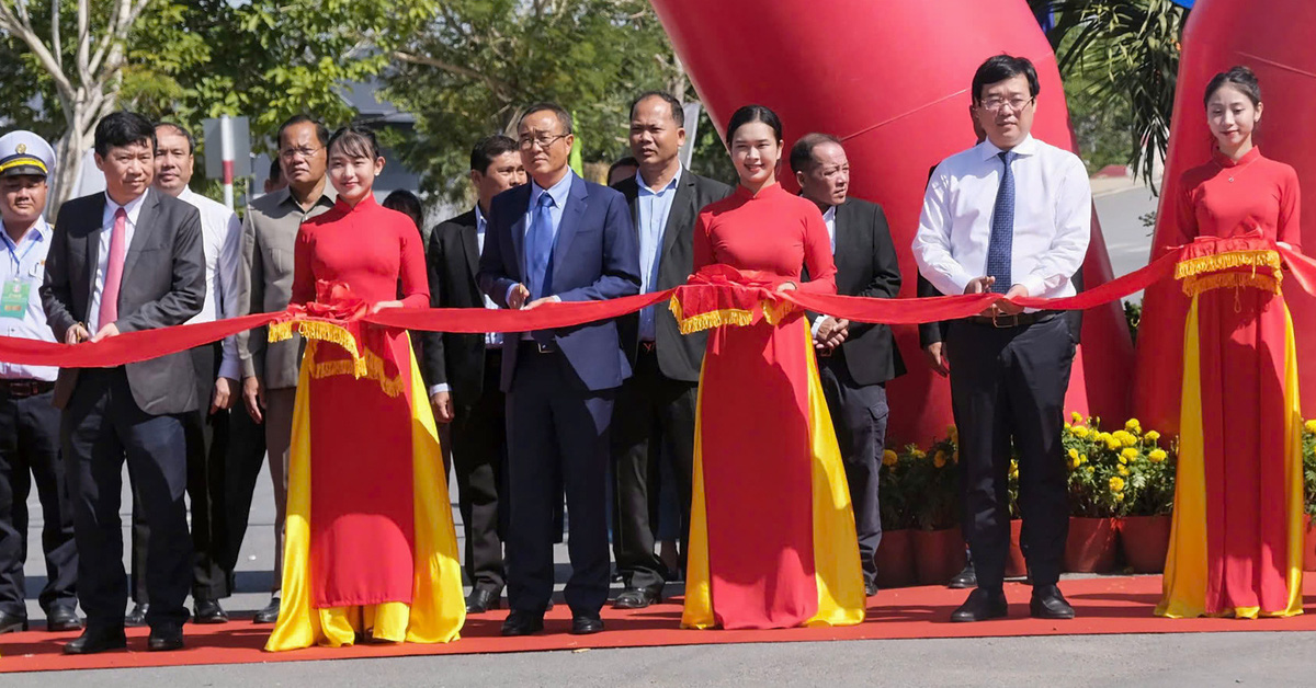 Opening of the international border gate pair of Thuong Phuoc - Kaoh Roka by road and river