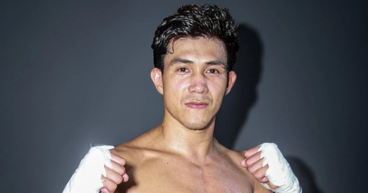 What did the "undefeated" boxer Nguyen Tran Duy Nhat say when he suddenly entered a singing competition?