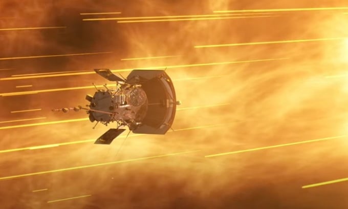太陽のコロナに向かって飛行するパーカー宇宙船のシミュレーション。写真: NASA
