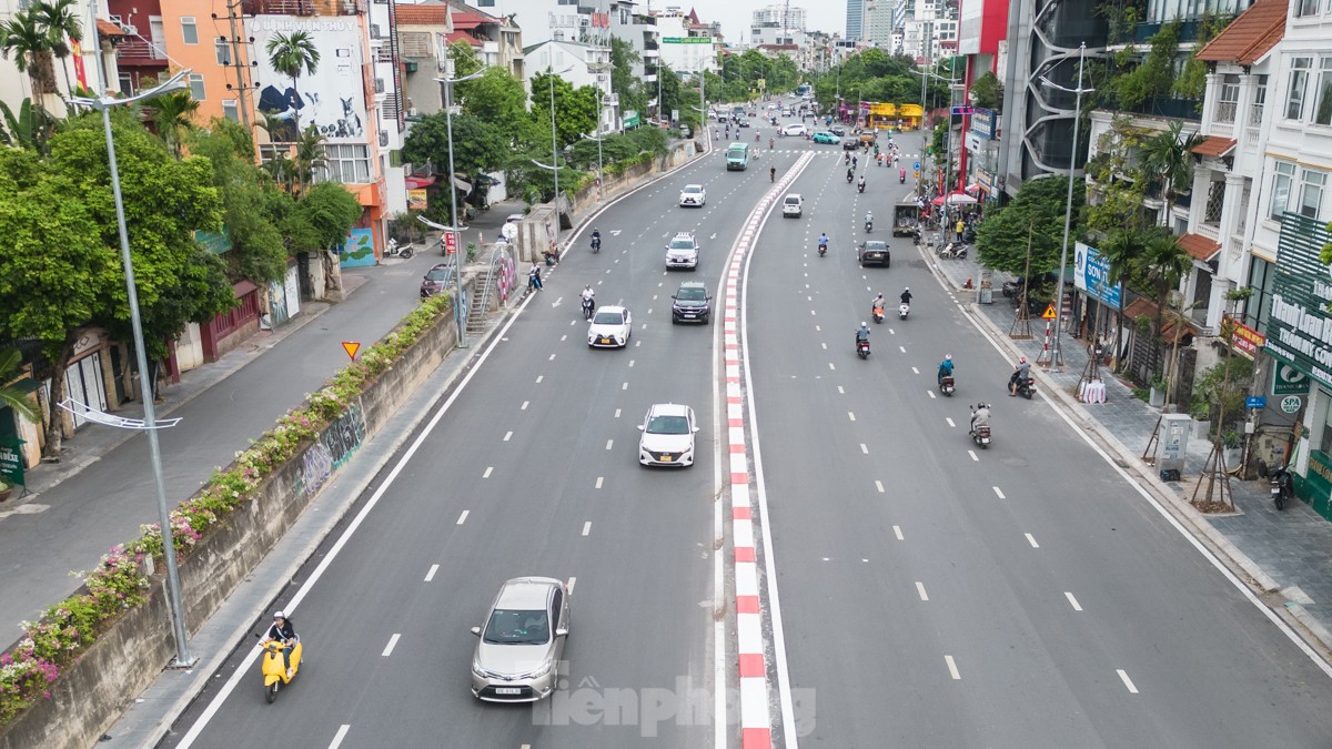 Đường Âu Cơ - Nhật Tân sau khi tổ chức lại giao thông, mật độ phương tiện hiện tại như thế nào? ảnh 2