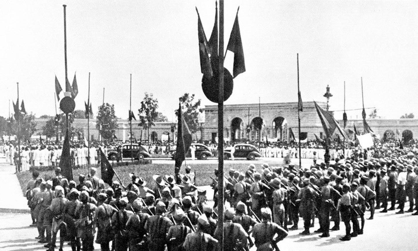 Les visiteurs étrangers ont assisté à la révolution de mars et au jour de l'indépendance le 29, photo 2