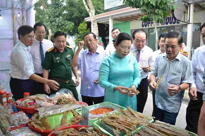 Soc Trang ouvre une foire pour promouvoir et lier la consommation des produits OCOP