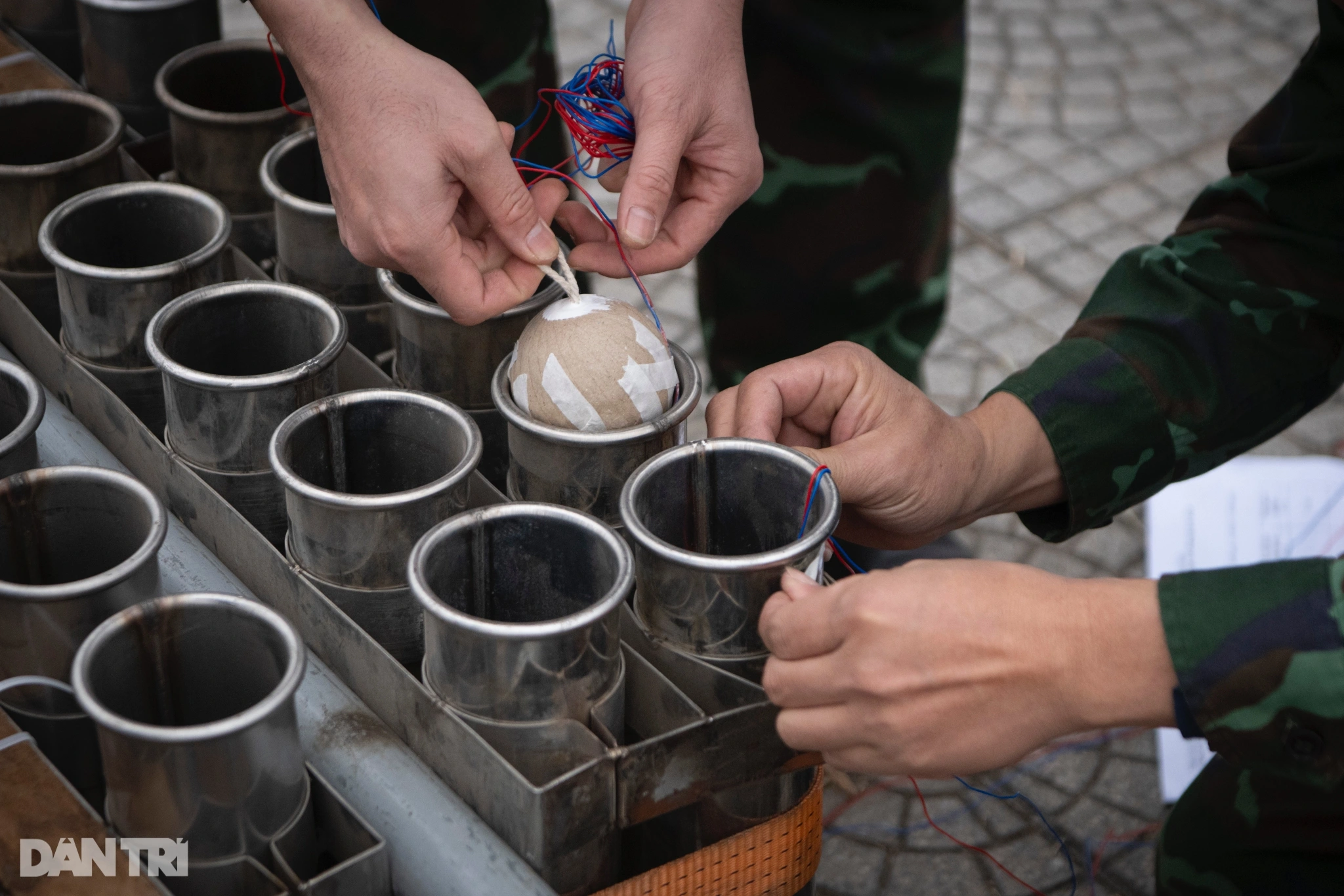 Dentro del espectáculo de fuegos artificiales de Nochevieja de 2025 en Hanoi