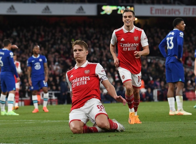 Đè bẹp Chelsea, Arsenal đòi lại ngôi đầu bảng từ Man City - 2