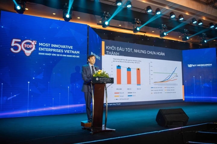 M. Andrea Coppola, économiste en chef de la Banque mondiale au Vietnam, a parlé du thème de la croissance de la productivité et de l'innovation pour que le Vietnam atteigne les objectifs de 2045.