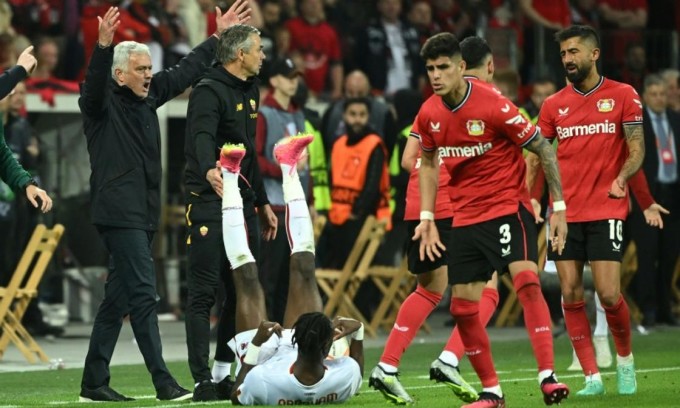 Mourinho lideró a la Roma en un empate 0-0 en Leverkusen. Foto: AFP