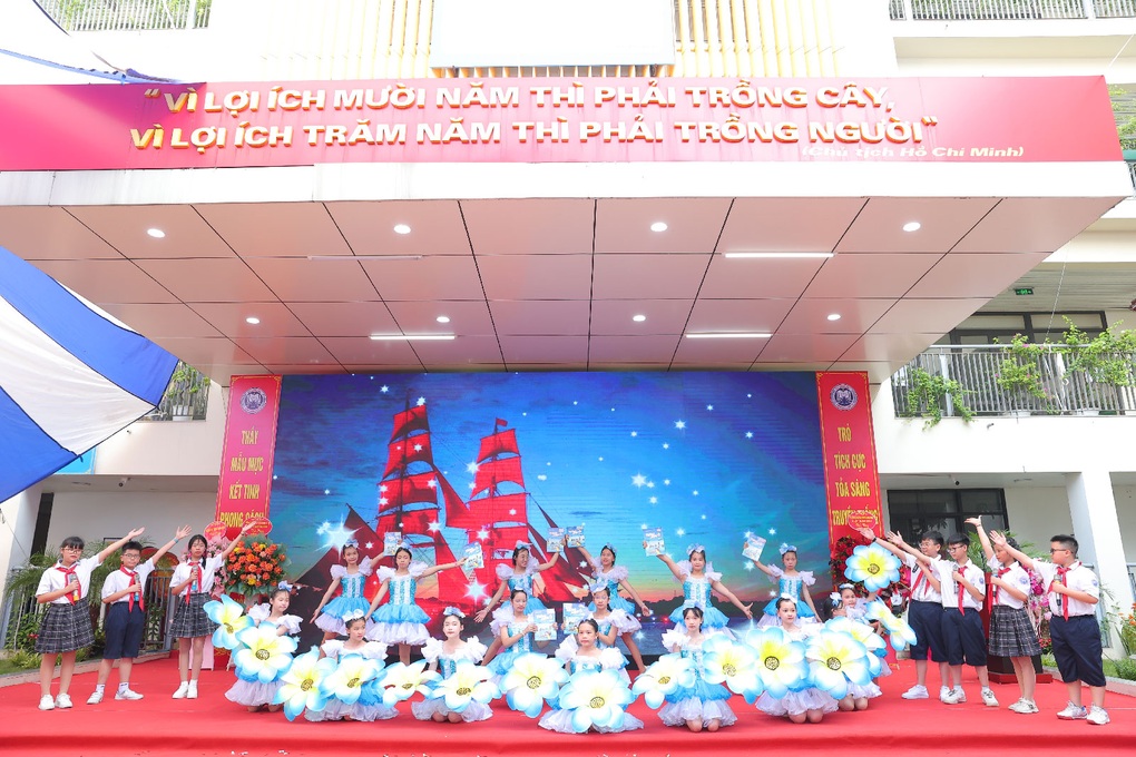23 triệu học sinh cả nước chính thức bước vào năm học đặc biệt - 9