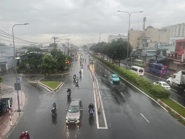 Ungewöhnliche Regenfälle in Ho-Chi-Minh-Stadt und im Süden, Foto 2