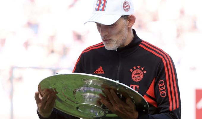 Tuchel levantó el trofeo de la Bundesliga por primera vez durante la ceremonia de coronación del Bayern en el estadio RheinEnergie el 27 de mayo. Foto: FC Bayern