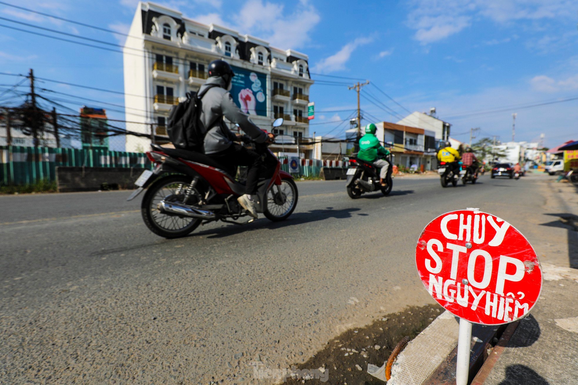 Travaux d'élargissement de 2,5 km de la rue Luong Dinh Cua : toujours en désordre après 9 ans photo 9