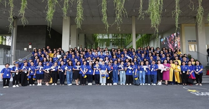 Les candidates de STEAM for Girls sont présentes à l'école Victoria - South Saigon pour assister à la compétition.