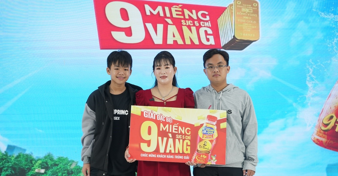 Cô chủ quán hủ tiếu uống Trà Dr Thanh trúng 9 miếng vàng SJC