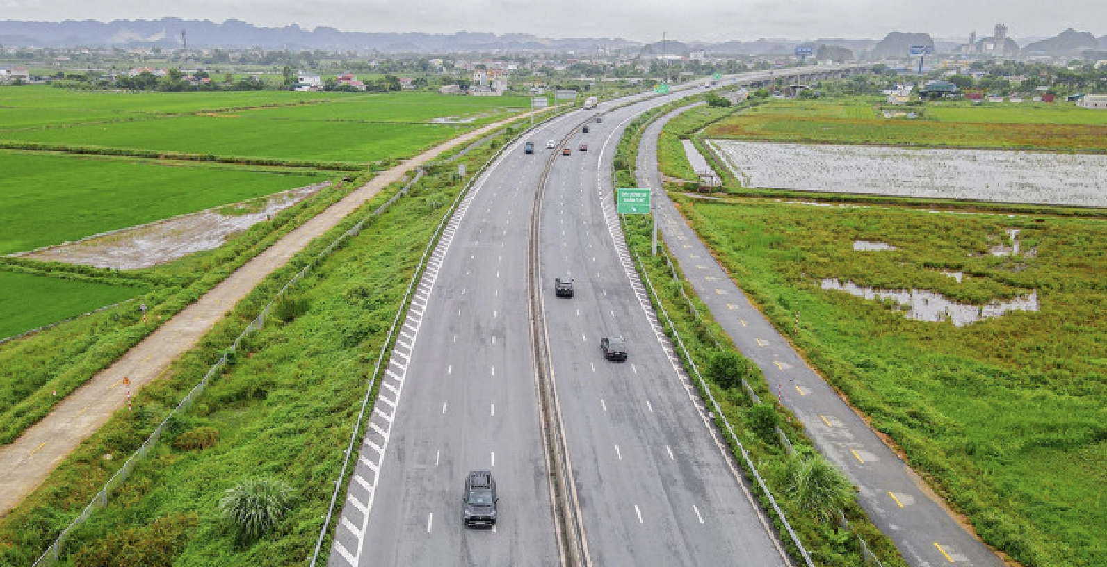 Thủ tướng: Sớm đề xuất, trình Quốc hội cơ chế đặc thù với các dự án đường bộ cao tốc- Ảnh 1.