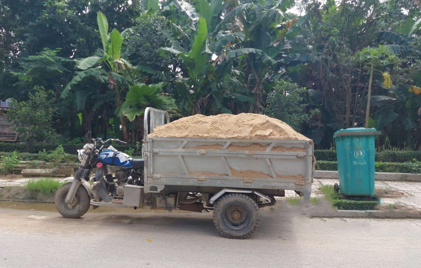 Quảng Ngãi: Tịch thu, tiêu hủy xe mô tô ba bánh không đủ điều kiện lưu thông - Ảnh 1.