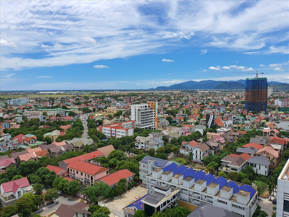 Commercial townhouses in the center of Vinh city attract business people image 1