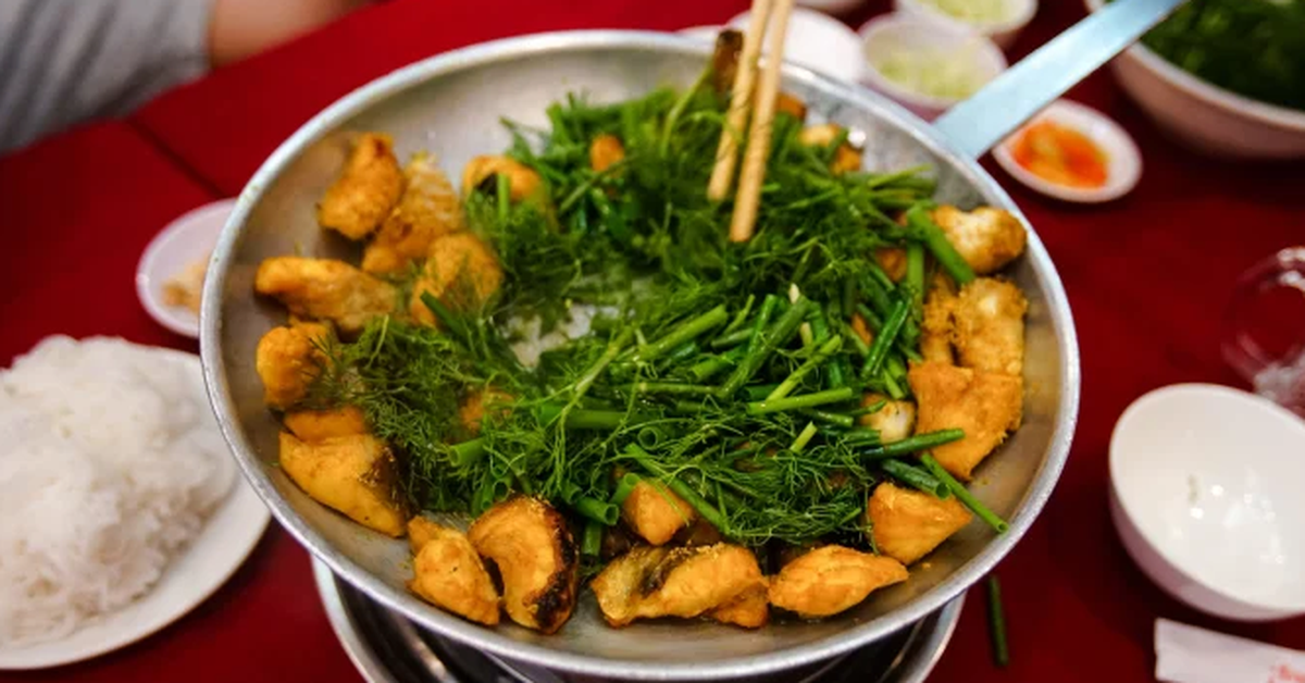 Australian newspaper says La Vong fish cake is a must-try dish when visiting Vietnam.