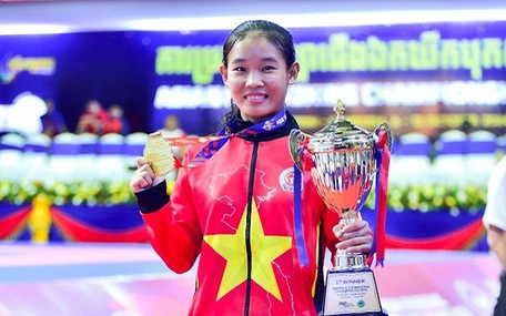 Dinh Thi Hoa won by knockout in less than 1 minute, Vietnamese kickboxing won 6 gold medals