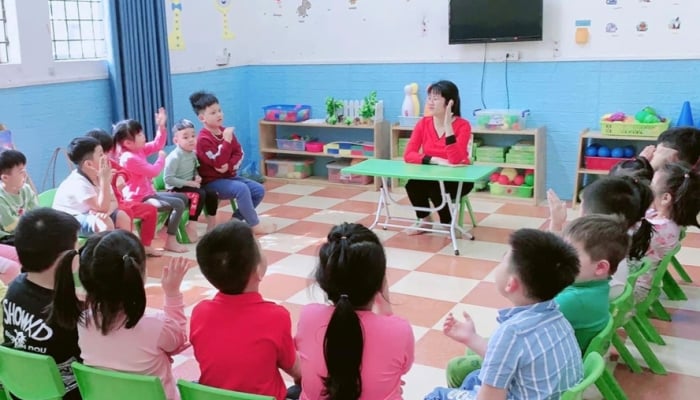 미취학 아동 교육에서는 놀이를 주된 활동으로 삼아야 합니다.