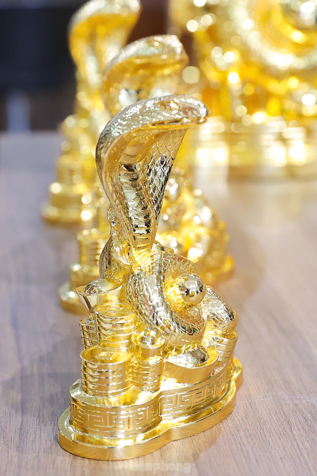 24K gold-plated statues of 12 zodiac animals sell well during Tet At Ty photo 8