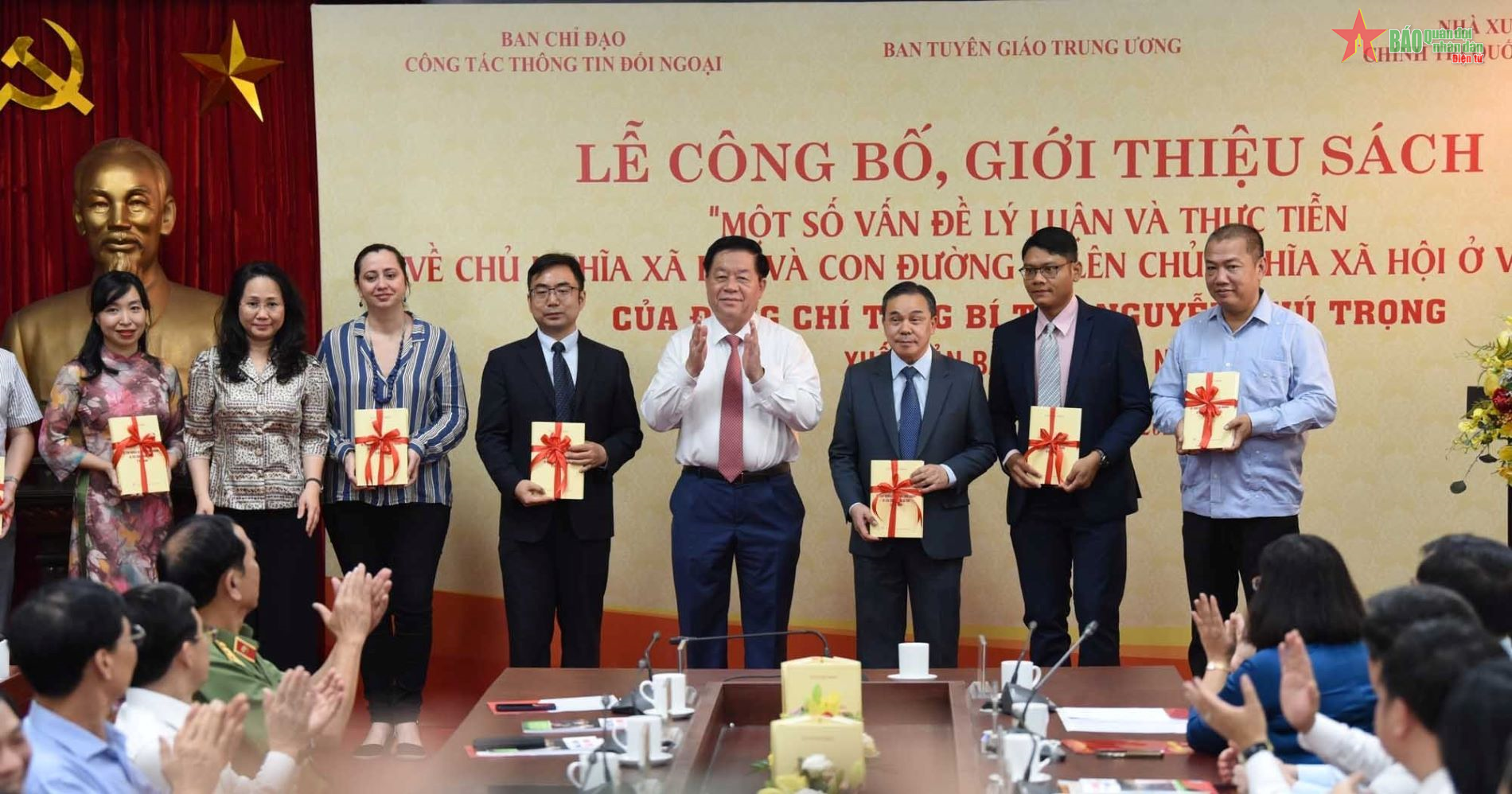 Introducing the precious book of General Secretary Nguyen Phu Trong