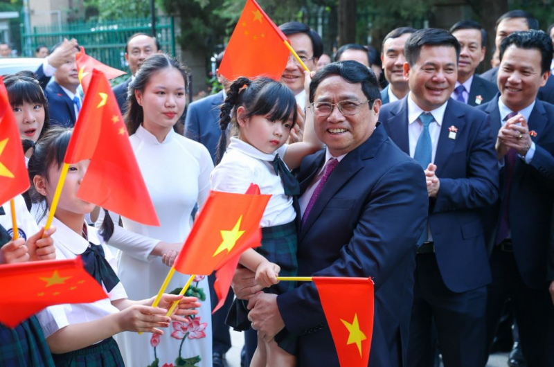 Prime Minister Pham Minh Chinh visits the Embassy and meets the Vietnamese community in China -0