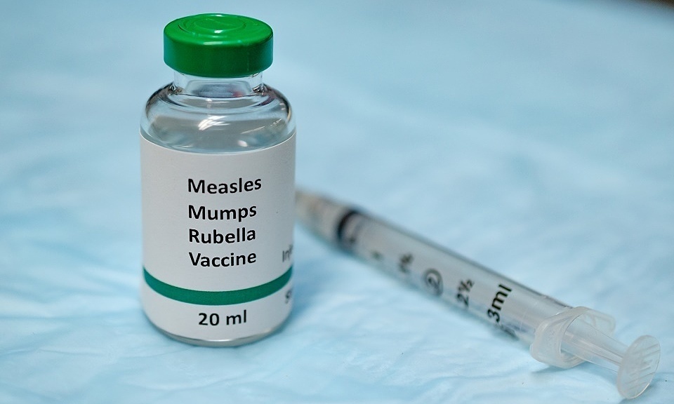 Faible taux de vaccination et épidémie de rougeole en Grande-Bretagne