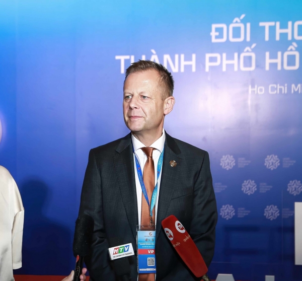 International community shares industrial transformation experience with Ho Chi Minh City