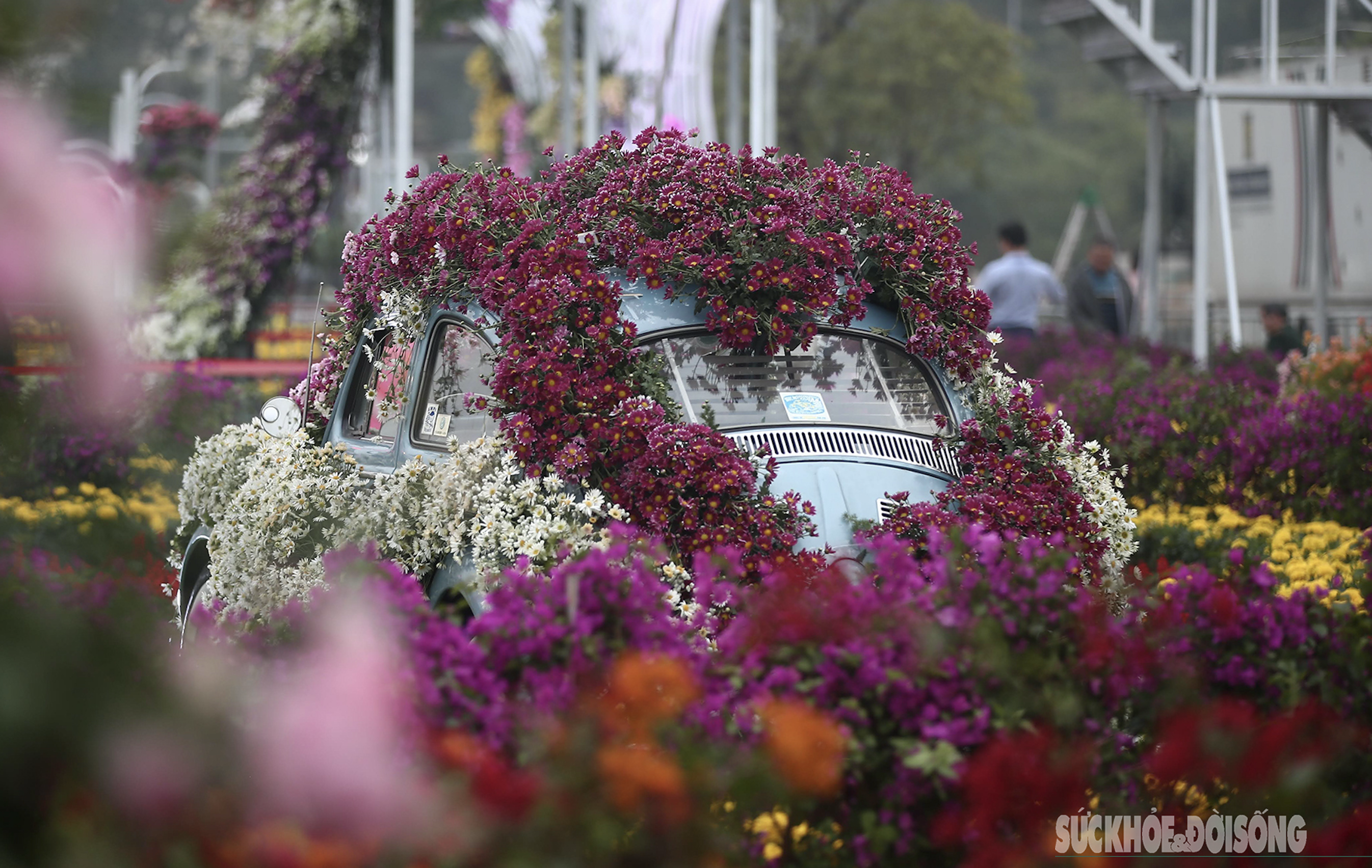 Bestaunen Sie 200 Tonnen frische Blumen beim größten Blumenfestival im Norden