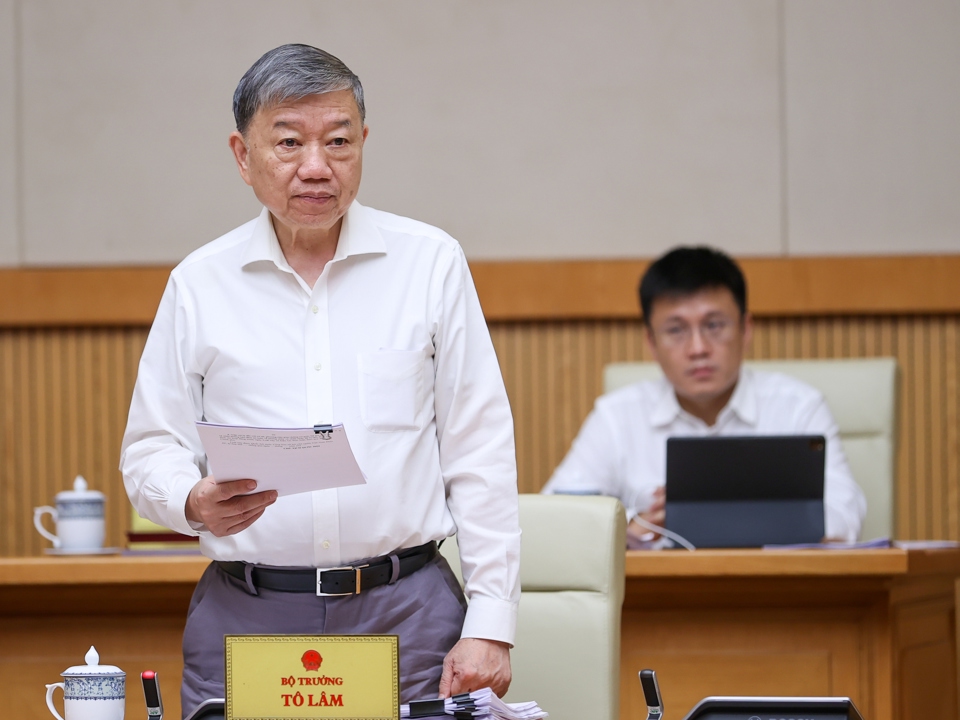 Bộ trưởng Bộ C&ocirc;ng an T&ocirc; L&acirc;m tr&igrave;nh b&agrave;y dự &aacute;n Luật Ph&ograve;ng ch&aacute;y, chữa ch&aacute;y v&agrave; cứu nạn cứu hộ (sửa đổi). Ảnh: VGP