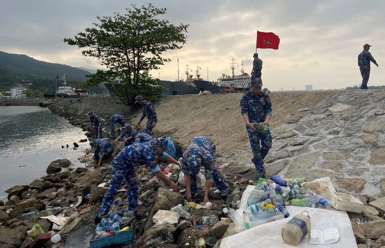 Jugendliche der Marineregion 3 nehmen begeistert an den Aktivitäten des „Grünen Sonntags“ teil, Foto 2