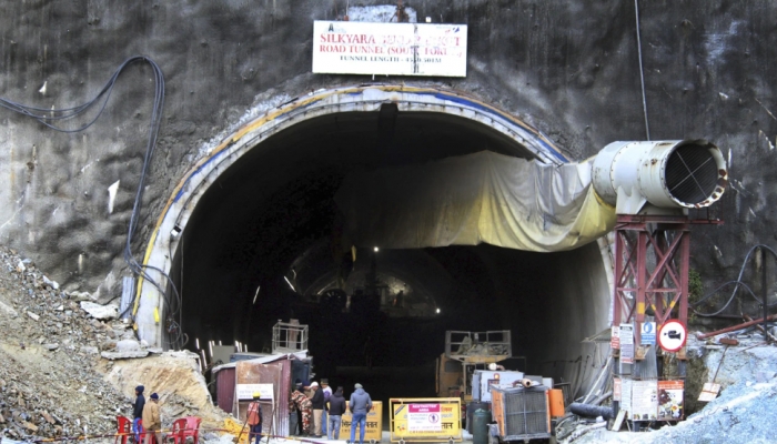 India utiliza un taladro gigante para rescatar a 40 trabajadores en un túnel