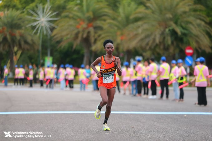 Shelith has no rivals in the women's 42km event at VnExpress Marathon Sparkling Quy Nhon 2023. Photo: Lam Tho