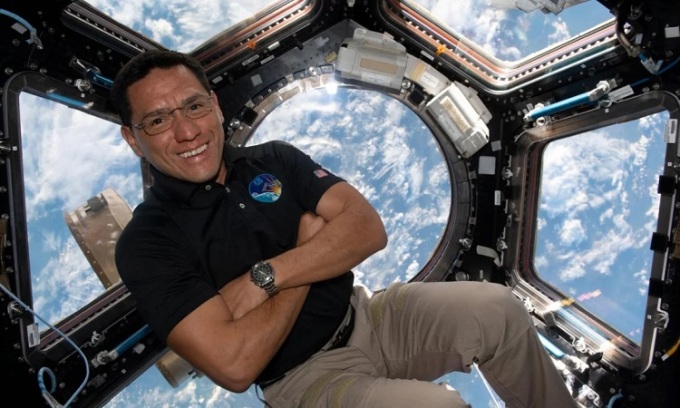 Astronaut Frank Rubio poses for a photo in front of the dome window of the ISS. Photo: NASA