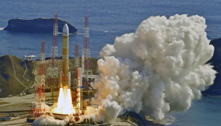 The moment the H3 rocket lifted off from the launch pad at the Tanegashima space center on March 7. Photo: Reuters