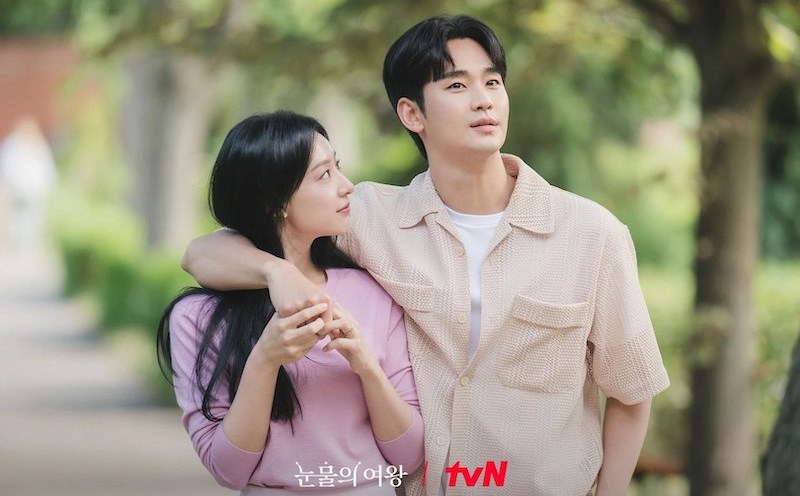 Kim Soo Hyun causó revuelo con su papel principal masculino en la película 