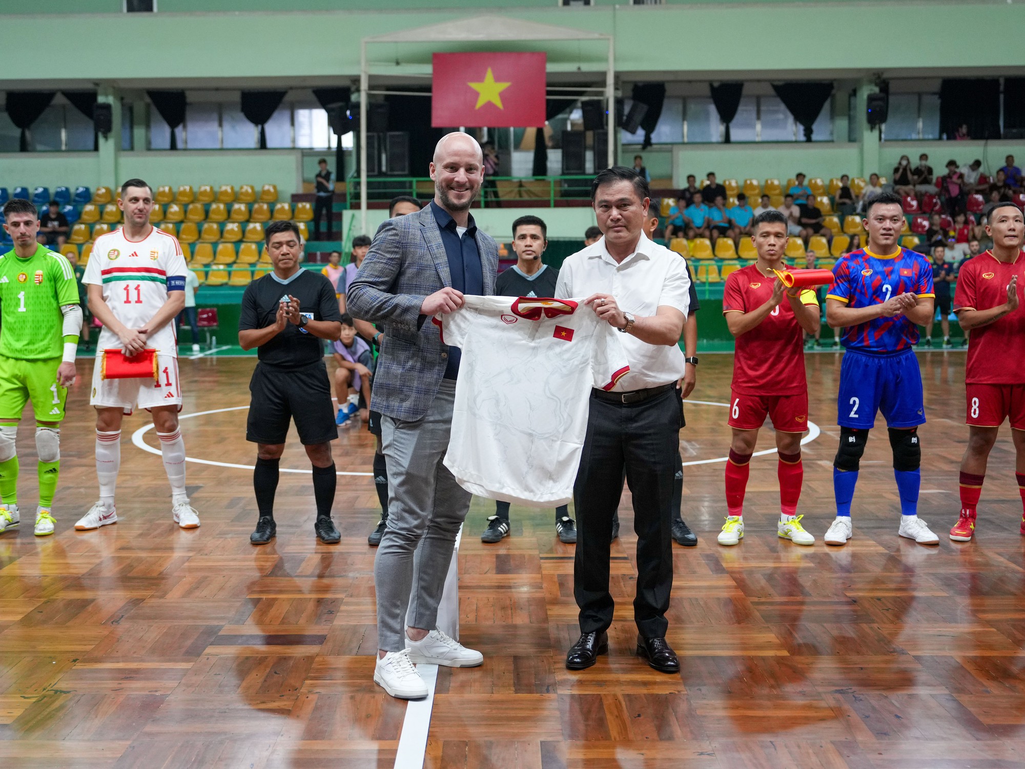 Đội tuyển futsal Việt Nam thất bại trước đội bóng 'khổng lồ' đến từ châu Âu - Ảnh 6.