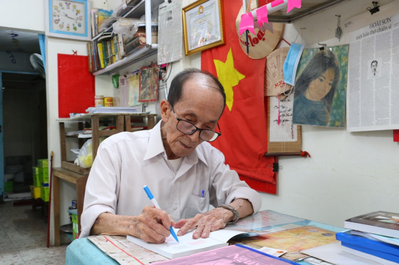 TP. Cần Thơ: Cảm phục cựu giáo chức 87 tuổi, quyết tâm lấy bằng thạc sĩ Văn học
