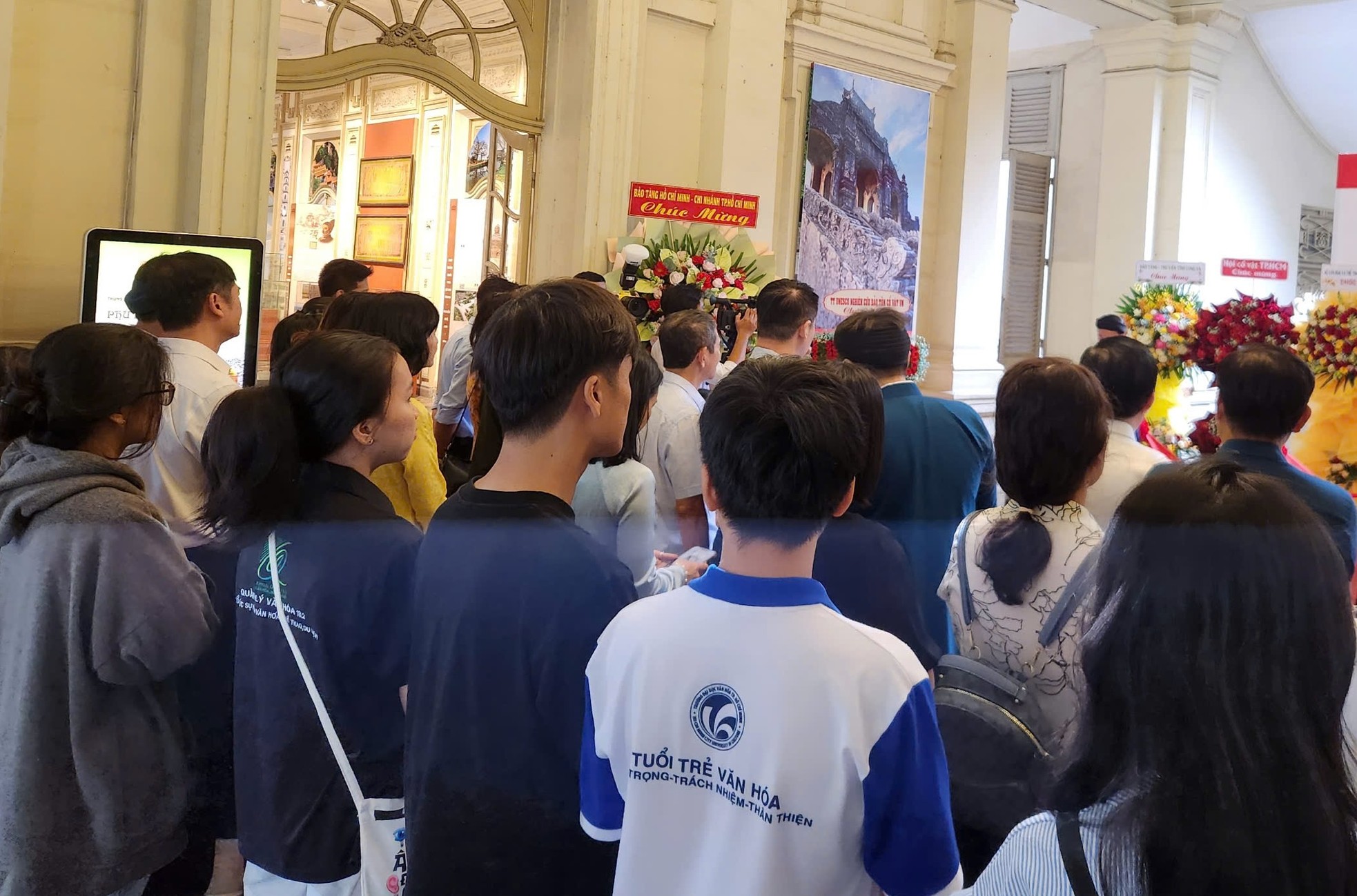 ホーチミン市で展示されているフエ地方のフースアン地方の貴重な骨董品のクローズアップ写真4