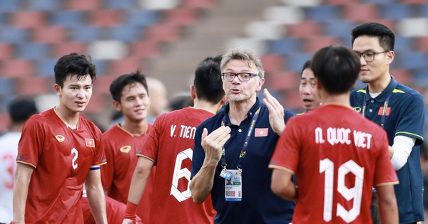 Troussier a partagé que si l'équipe U.20 du Vietnam joue en ASIAD, les clubs approuveront.