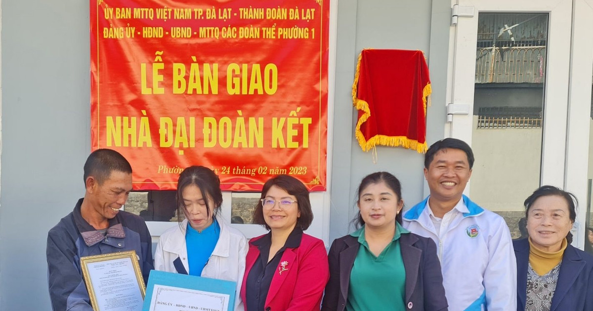 Remise de 785 œuvres pour accueillir le 9e Congrès provincial du Front de la Patrie du Vietnam