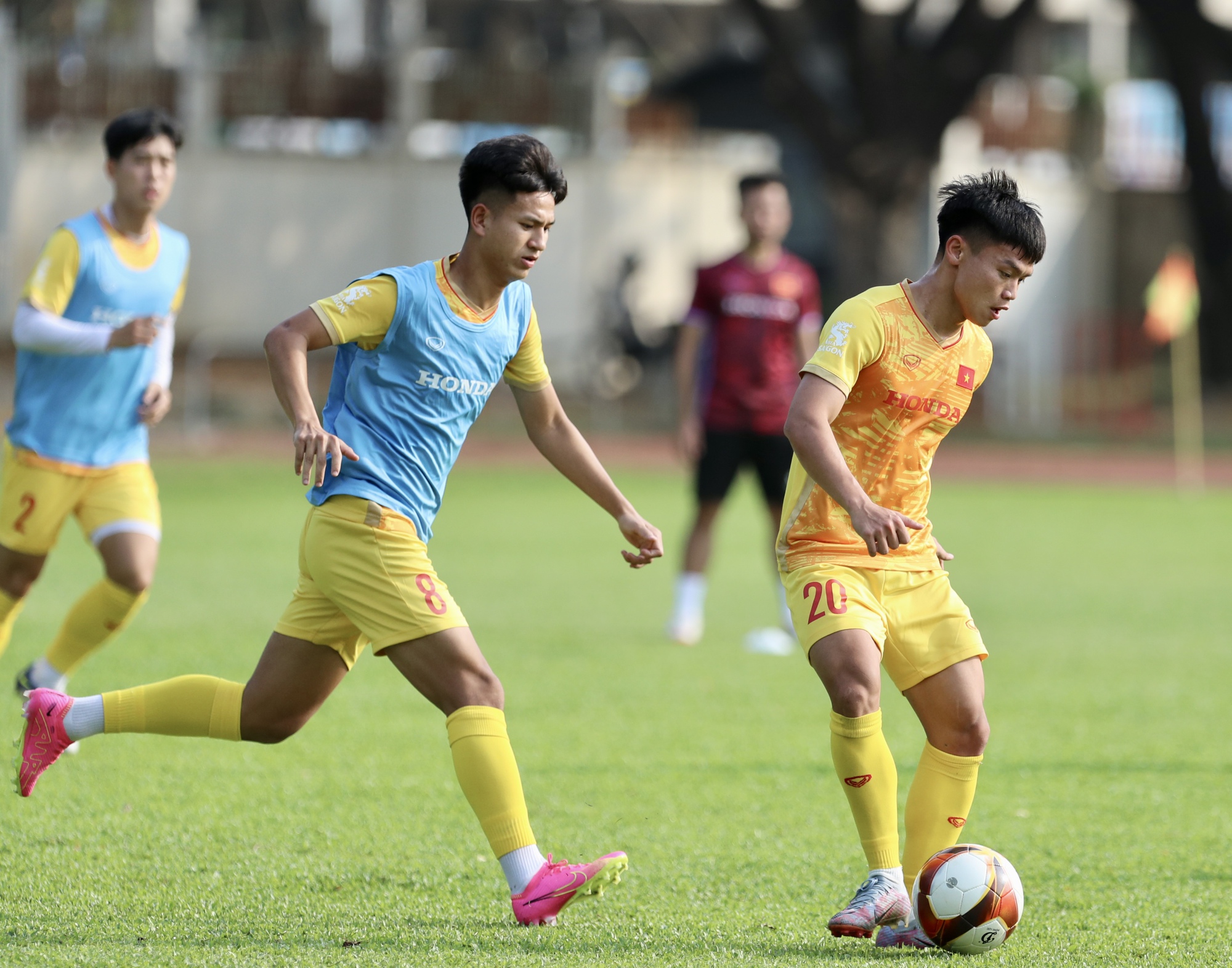 U.22 Việt Nam chia đội hình đấu đối kháng, rèn chiến thuật cho SEA Games 32 - Ảnh 11.