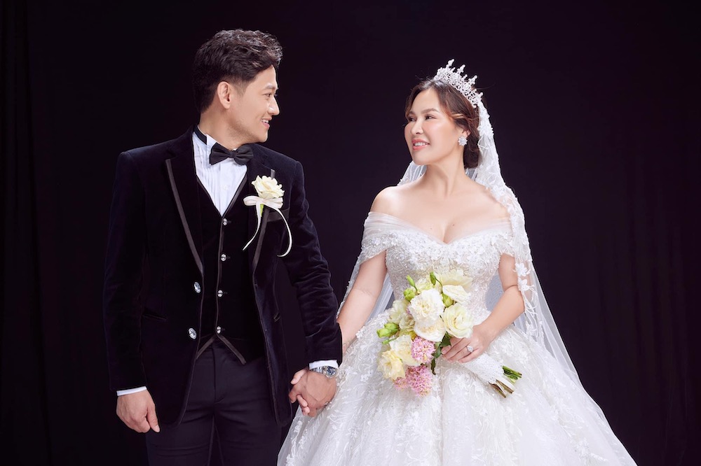 Wedding photo of Quy Binh and his businesswoman wife. Photo: FBNV